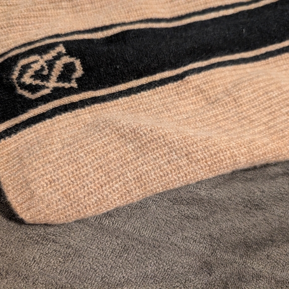 Victoria's Secret Cashmere Short - Picture 4 of 5